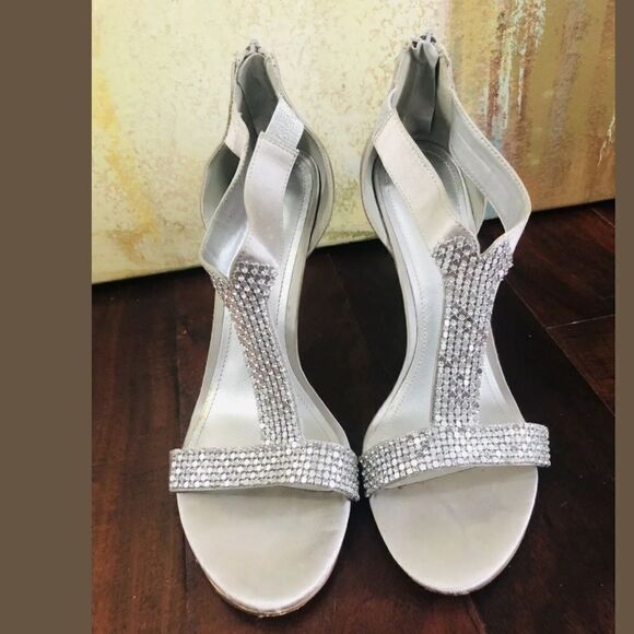 Aldo Embellished Ankle Zipper T Strap Heels 10 - Picture 2 of 7